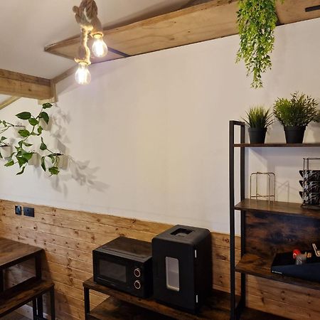 Two-Bedroom Cosy Country Lodge With Private Patio Greenhithe المظهر الخارجي الصورة