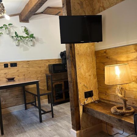 Two-Bedroom Cosy Country Lodge With Private Patio Greenhithe المظهر الخارجي الصورة