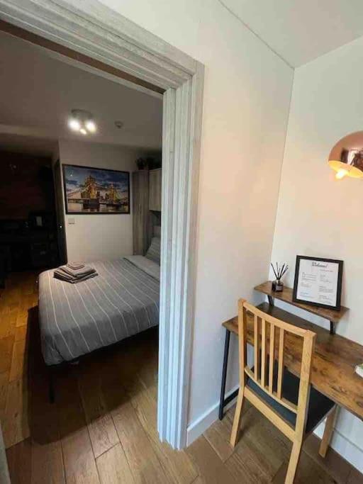 Two-Bedroom Cosy Country Lodge With Private Patio Greenhithe المظهر الخارجي الصورة