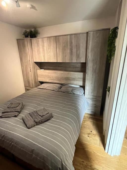 Two-Bedroom Cosy Country Lodge With Private Patio Greenhithe المظهر الخارجي الصورة
