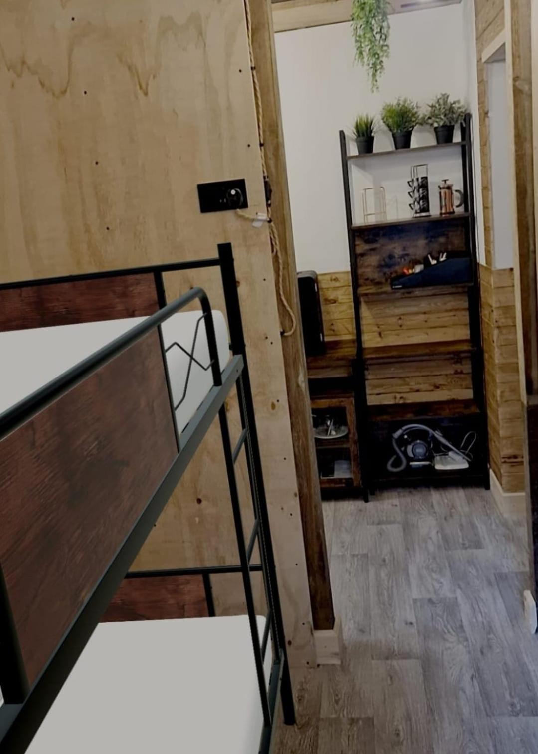 Two-Bedroom Cosy Country Lodge With Private Patio Greenhithe المظهر الخارجي الصورة