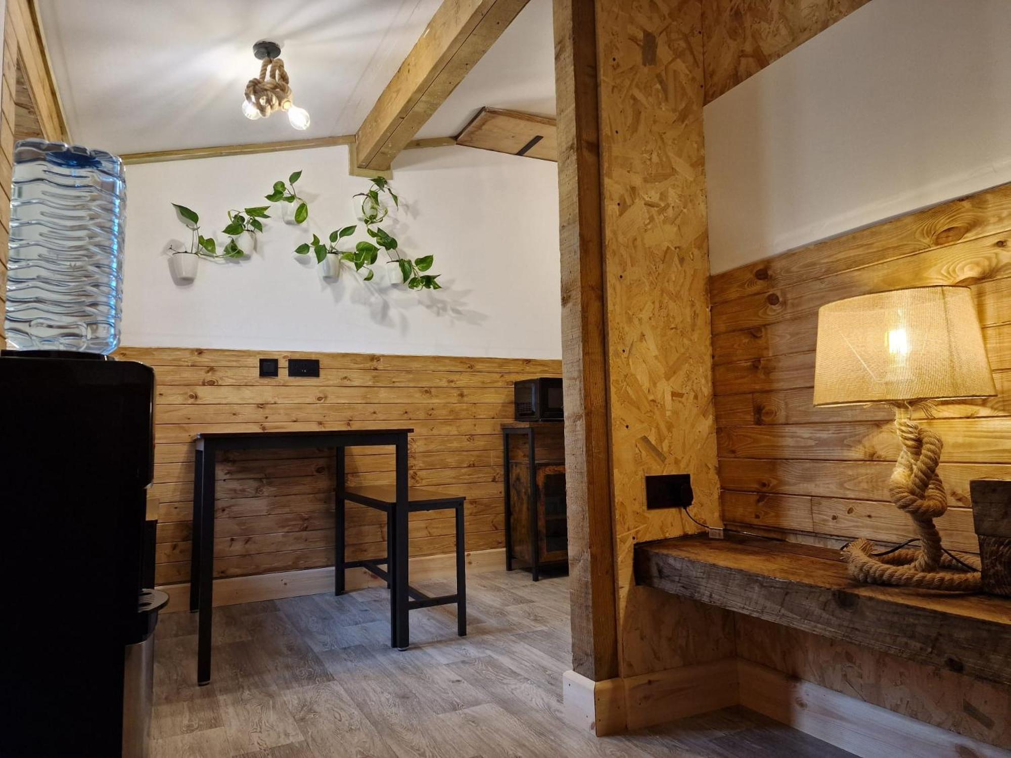 Two-Bedroom Cosy Country Lodge With Private Patio Greenhithe المظهر الخارجي الصورة
