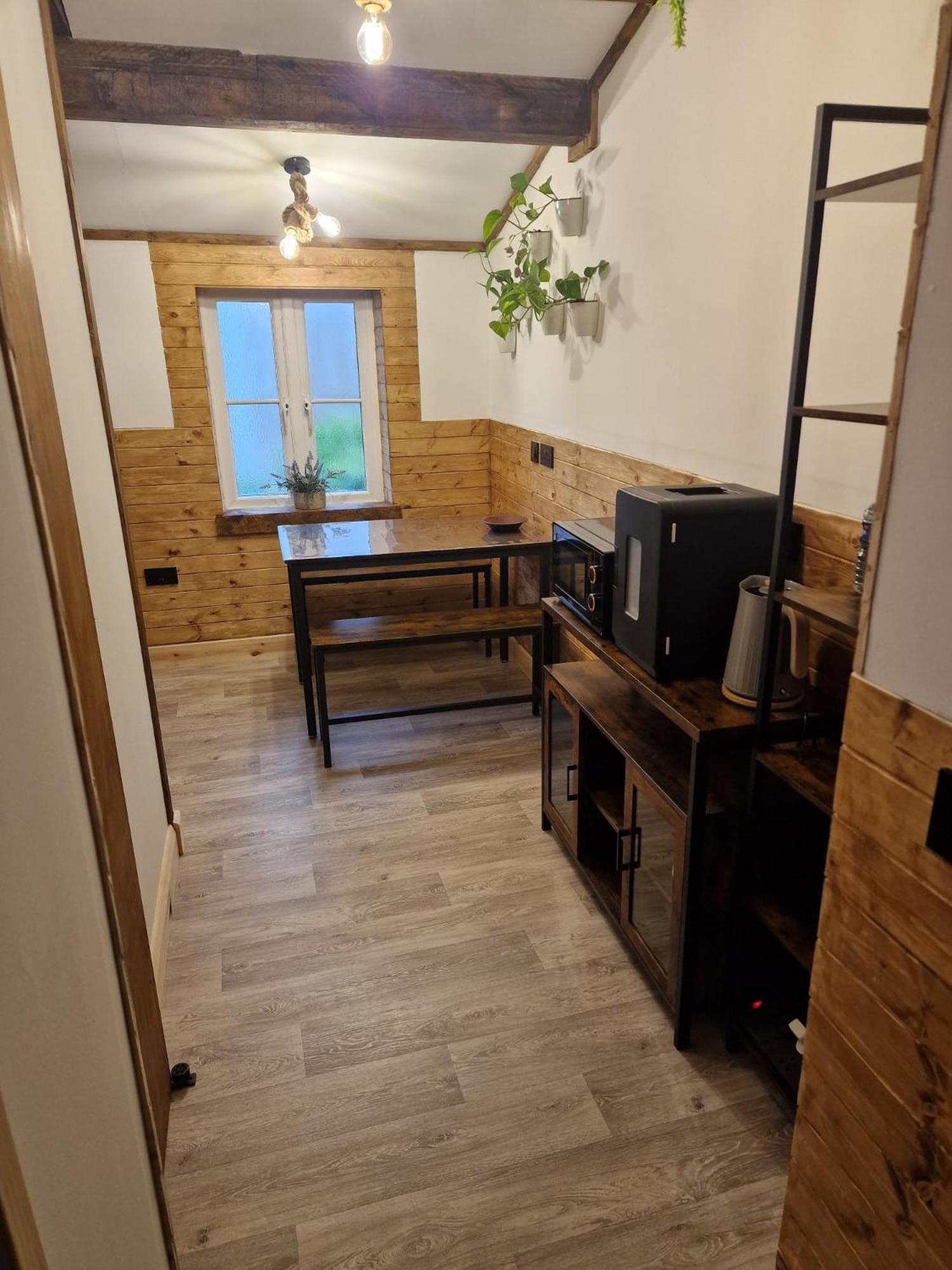 Two-Bedroom Cosy Country Lodge With Private Patio Greenhithe المظهر الخارجي الصورة